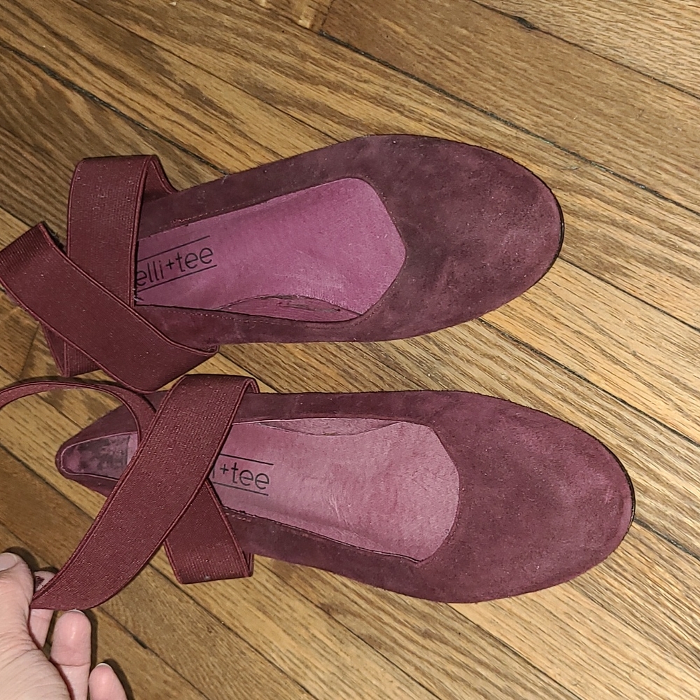 Elli+tee size 8  maroon flats.